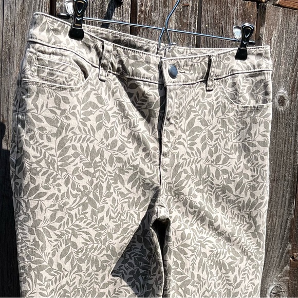 Christopher & Banks cropped pants size 4 - Picture 6 of 16